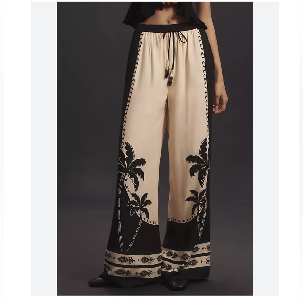 Martina Pull-On Pants
Farm Rio
NWOT
COLOR- Beige